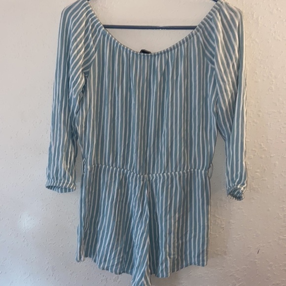 Women’s size large forever, 21 mid sleeve, romper, mint, green, and white p6 - Picture 5 of 9